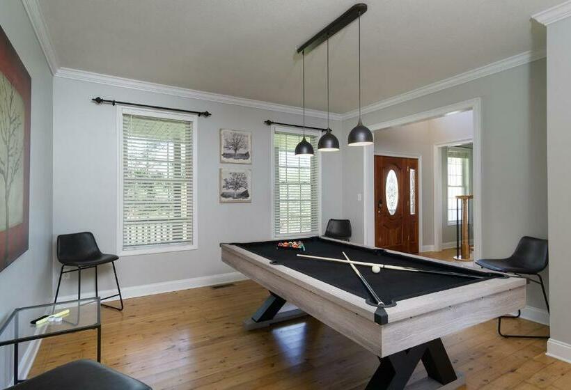 Hot Tub And Mountain Views Just 15 Min To Downtown Asheville!