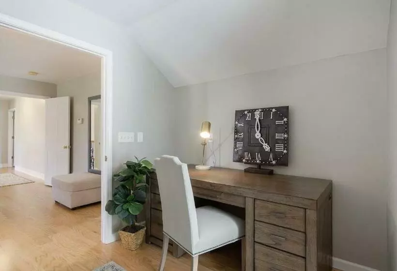 Hot Tub And Mountain Views Just 15 Min To Downtown Asheville!