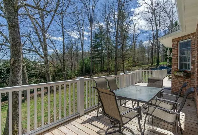 Hot Tub And Mountain Views Just 15 Min To Downtown Asheville!