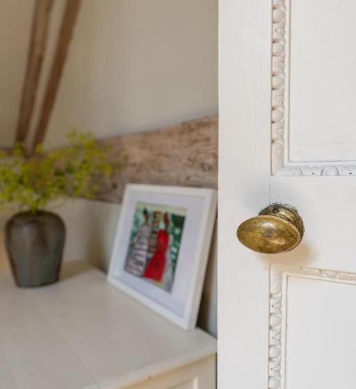 Boddington Mill, Enchanting 3 Bdr Retreat By Oriri