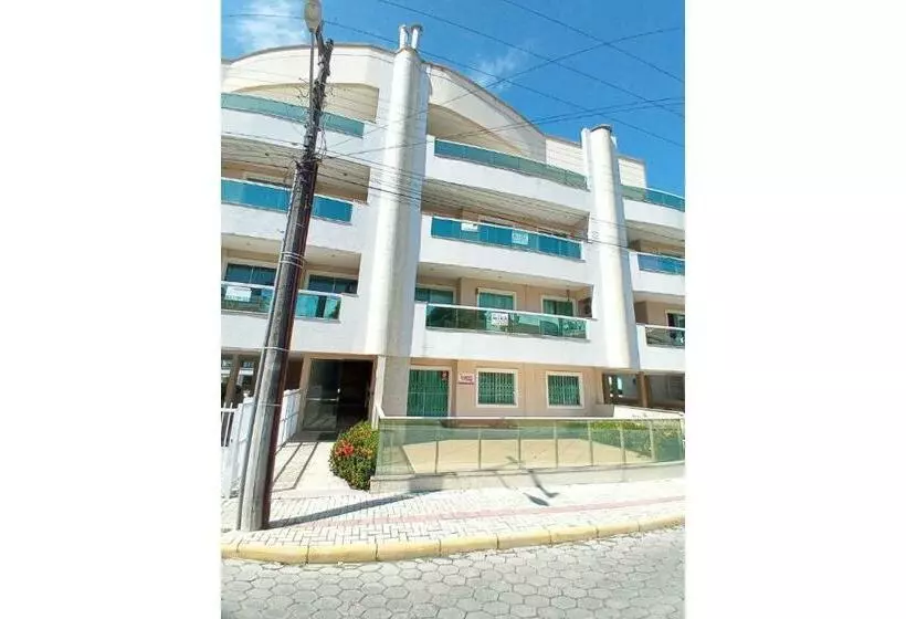 Ar 001 Amplio Dpto Con Patio Privado Excelente Ubicación Céntrica