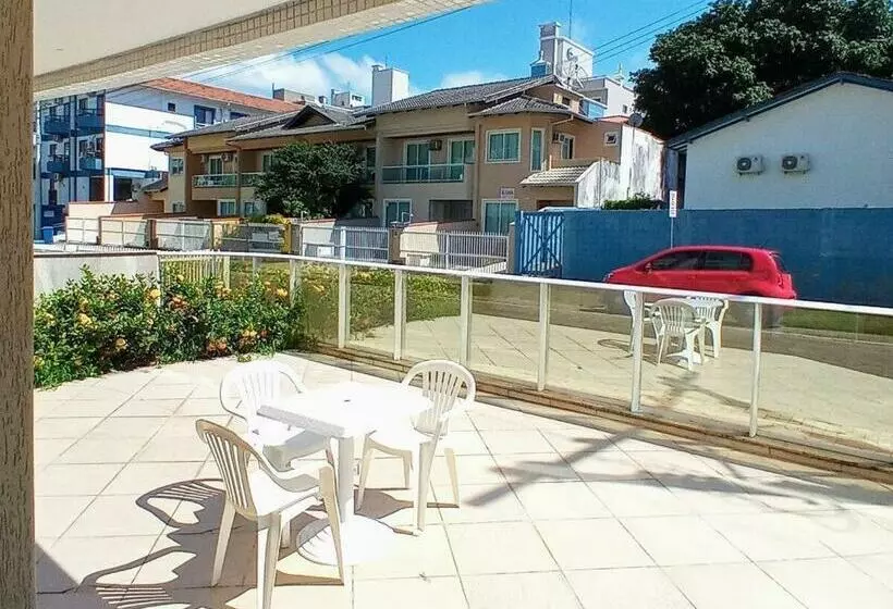 Ar 001 Amplio Dpto Con Patio Privado Excelente Ubicación Céntrica