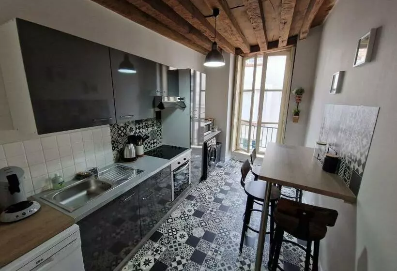 Le Saint Jean Et Son Parking Privée