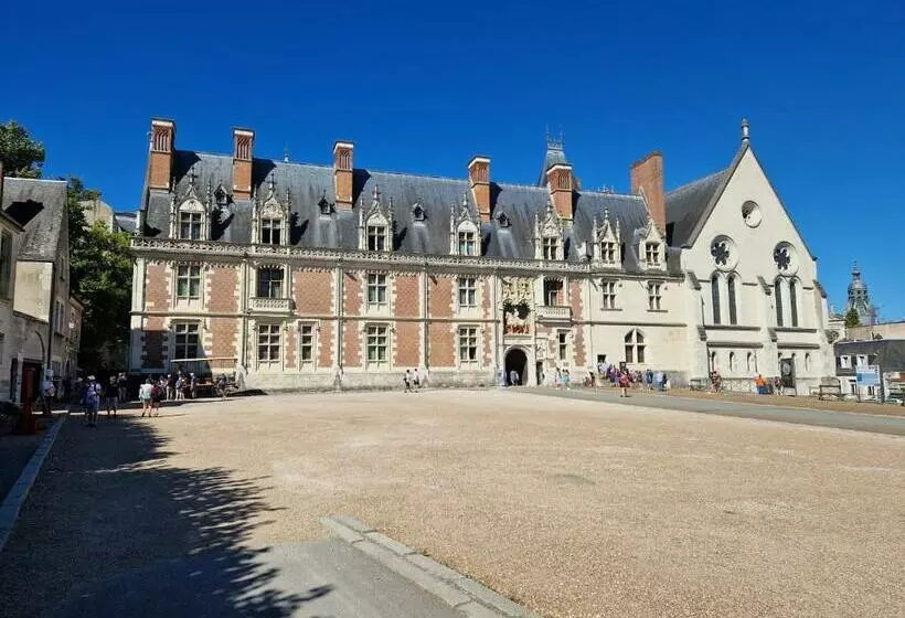 Le Saint Jean Et Son Parking Privée