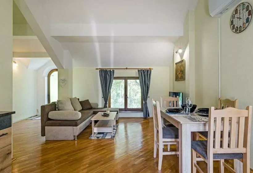 Vintage House 3