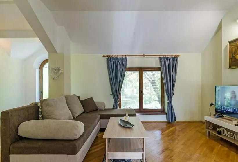 Vintage House 3