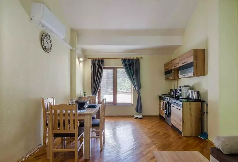 Vintage House 3