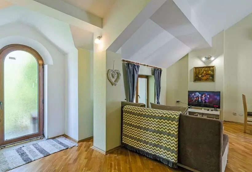 Vintage House 3