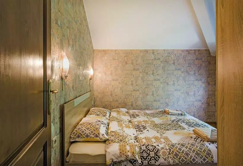 Vintage House 3