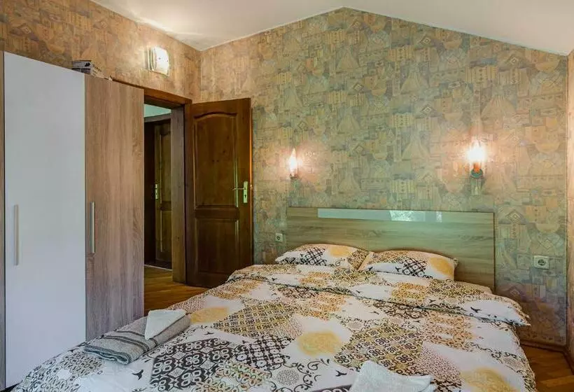 Vintage House 3