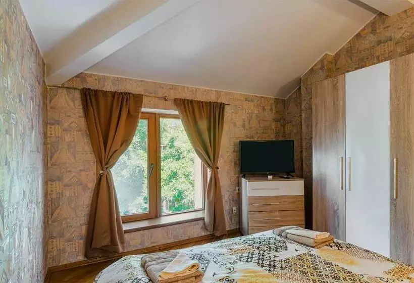Vintage House 3
