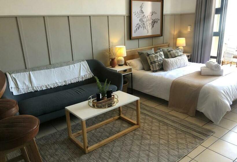 Courtyard Culture Stylish Studio In Plein St, Stellenbosch Centre