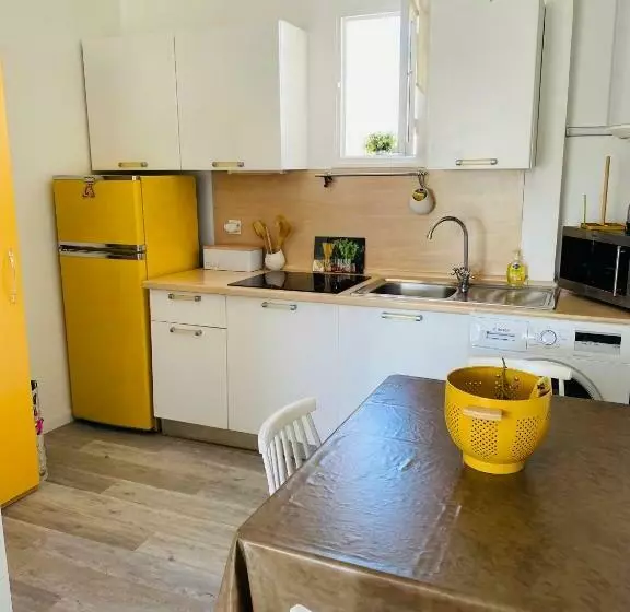 Nid Douillet Sur La Côte D Azur