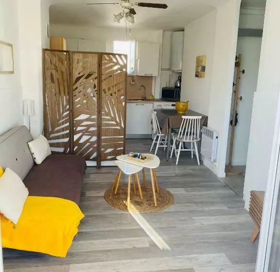 Nid Douillet Sur La Côte D Azur