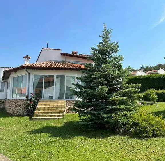 приятна къща за почивка караколев 2