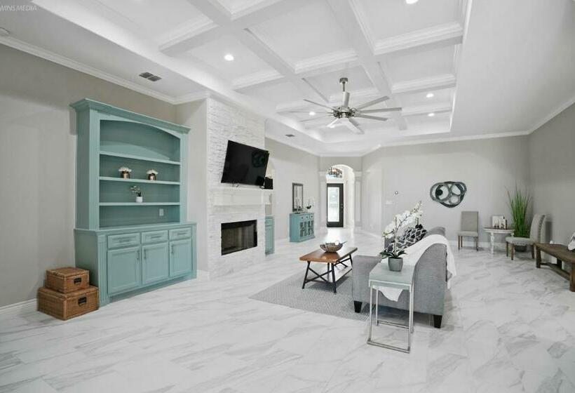 Seaside Serenity Stylish 4 Bedroom Home With Hot Tub, Only 15 Minutes To The Beach & Fast Wifi!