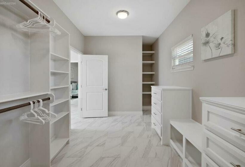 Seaside Serenity Stylish 4 Bedroom Home With Hot Tub, Only 15 Minutes To The Beach & Fast Wifi!