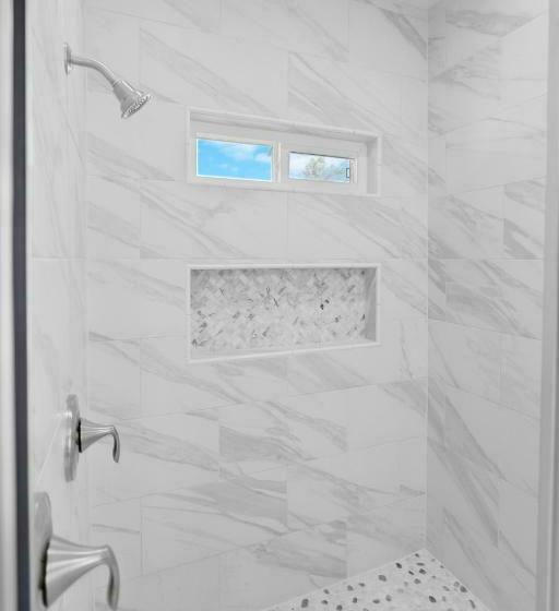 Seaside Serenity Stylish 4 Bedroom Home With Hot Tub, Only 15 Minutes To The Beach & Fast Wifi!