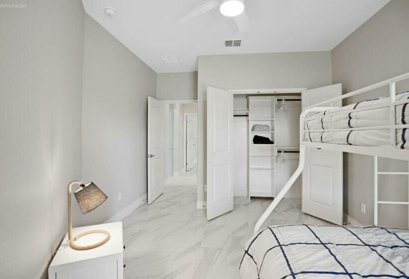 Seaside Serenity Stylish 4 Bedroom Home With Hot Tub, Only 15 Minutes To The Beach & Fast Wifi!