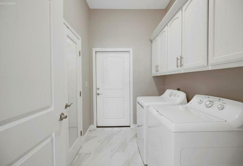 Seaside Serenity Stylish 4 Bedroom Home With Hot Tub, Only 15 Minutes To The Beach & Fast Wifi!