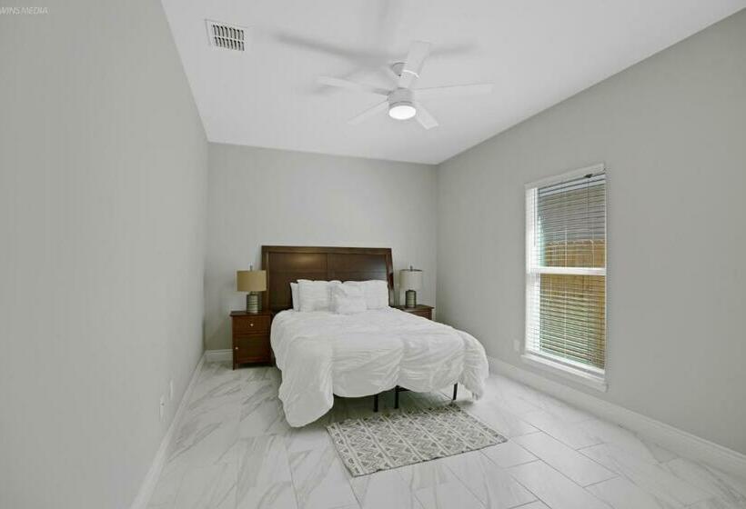 Seaside Serenity Stylish 4 Bedroom Home With Hot Tub, Only 15 Minutes To The Beach & Fast Wifi!