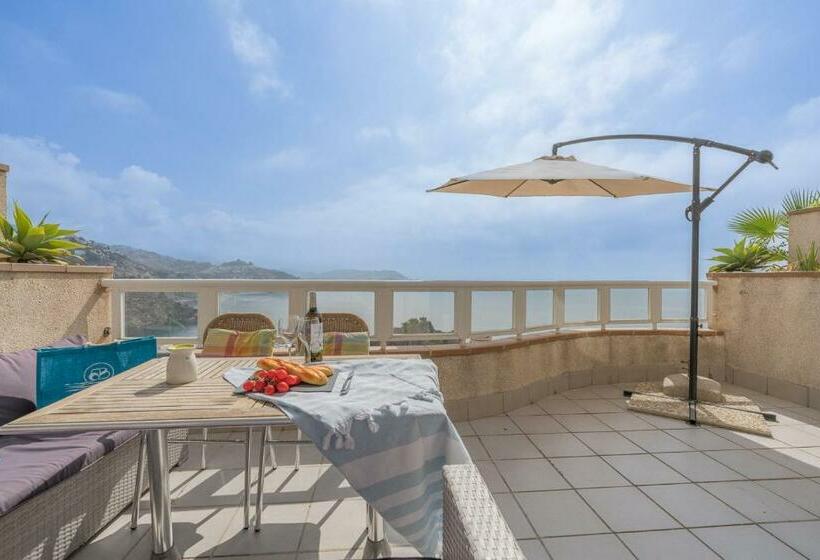 Coral Paradise Apartment With Swimming Pool