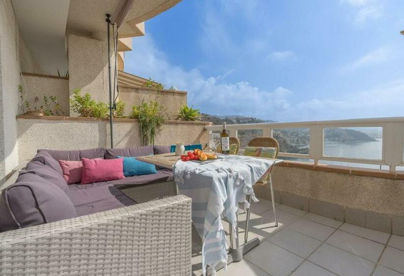 Coral Paradise Apartment With Swimming Pool