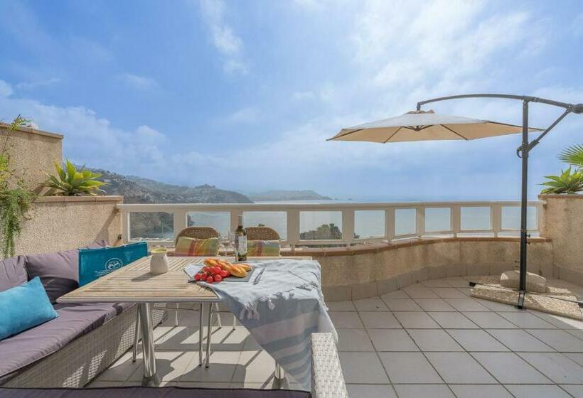 Coral Paradise Apartment With Swimming Pool