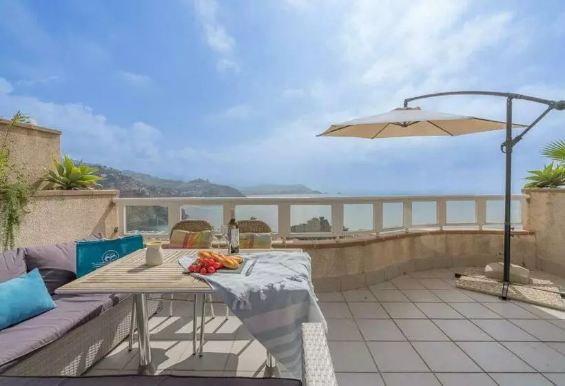 Coral Paradise Apartment With Swimming Pool