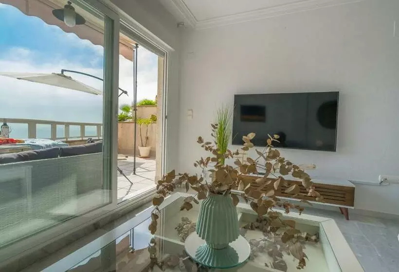 Coral Paradise Apartment With Swimming Pool