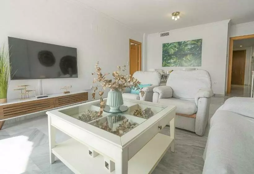 Coral Paradise Apartment With Swimming Pool