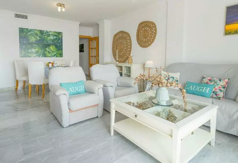 Coral Paradise Apartment With Swimming Pool