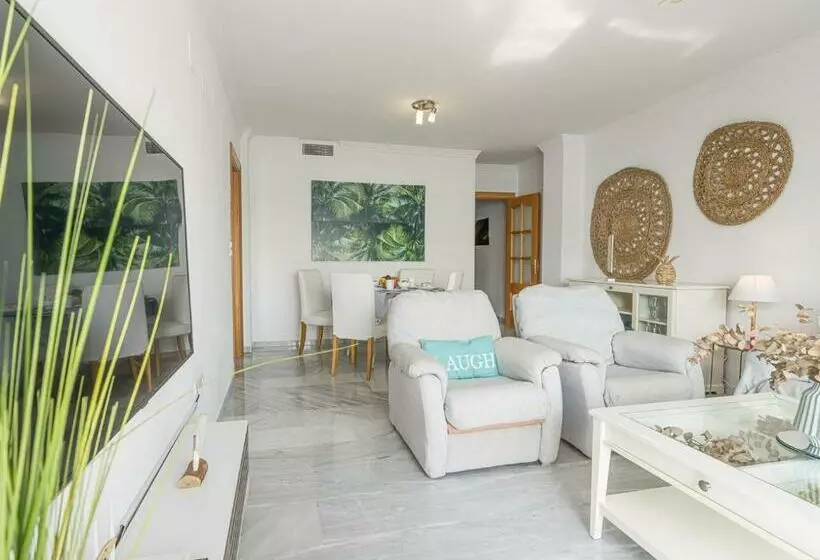 Coral Paradise Apartment With Swimming Pool