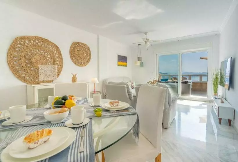 Coral Paradise Apartment With Swimming Pool