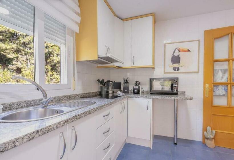 Coral Paradise Apartment With Swimming Pool