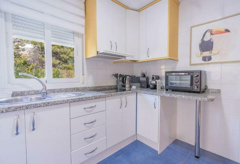 Coral Paradise Apartment With Swimming Pool