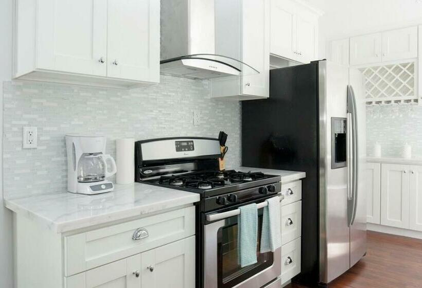 Valley Modern Glam Charmer