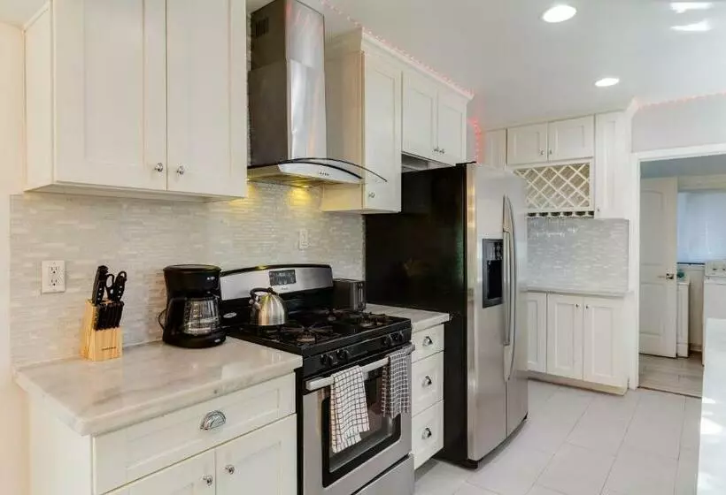 Valley Modern Glam Charmer