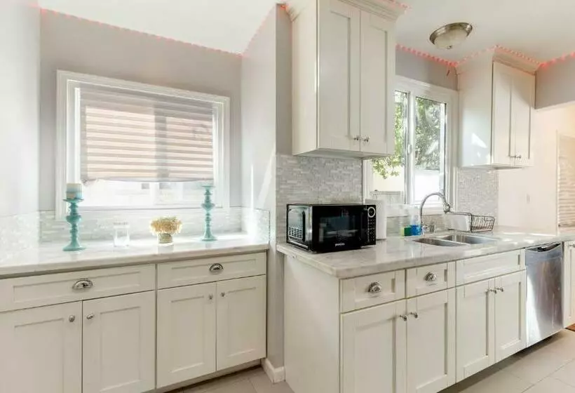 Valley Modern Glam Charmer