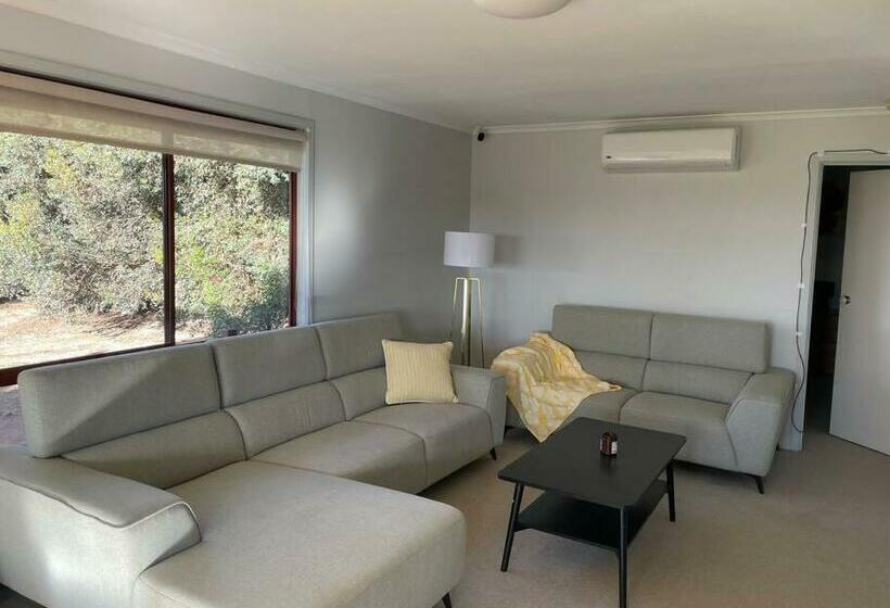 Comfortable Cottage With A Shared Pool