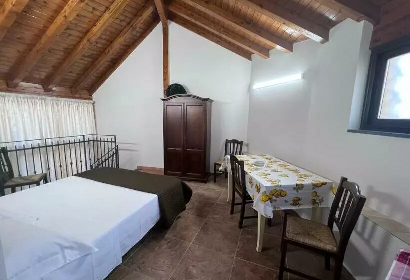 Esclusivo Cortile Duca D Aosta Ai Piedi Dell Etna