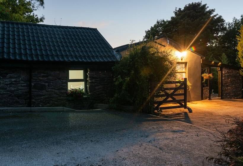 Newly Renovated, Stylish Self Catering Apartment