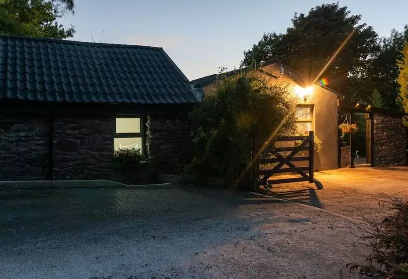 Newly Renovated, Stylish Self Catering Apartment