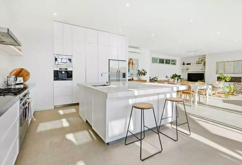 Poolside Paradise Mount Eliza