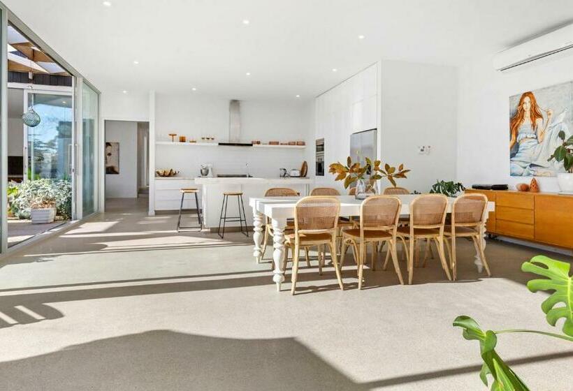 Poolside Paradise Mount Eliza