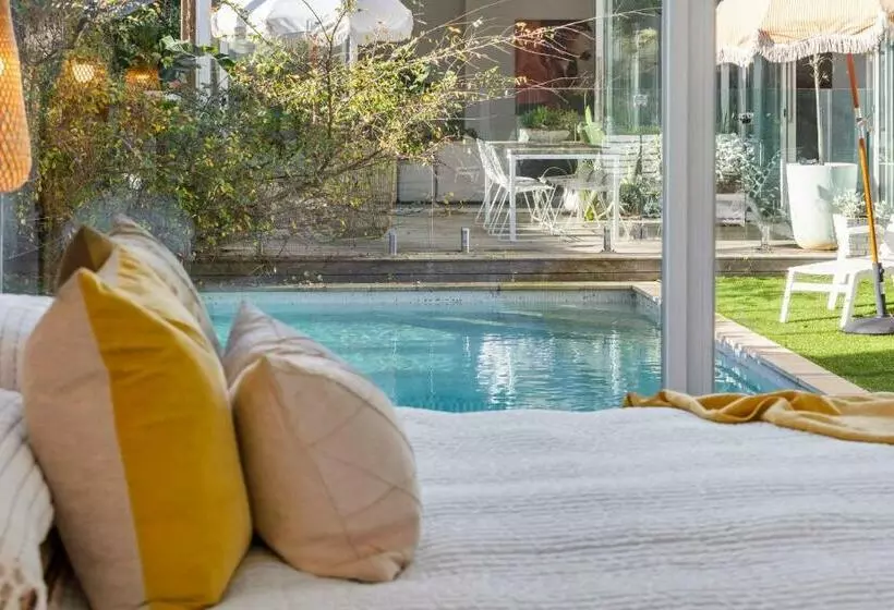 Poolside Paradise Mount Eliza