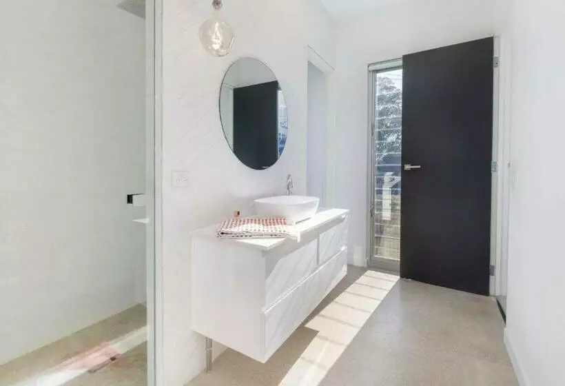 Poolside Paradise Mount Eliza