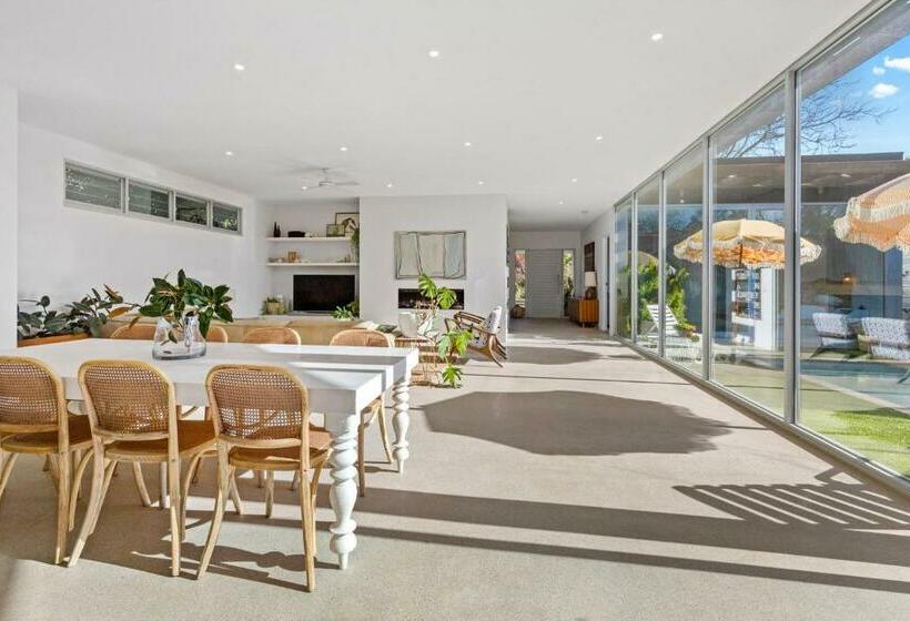 Poolside Paradise Mount Eliza