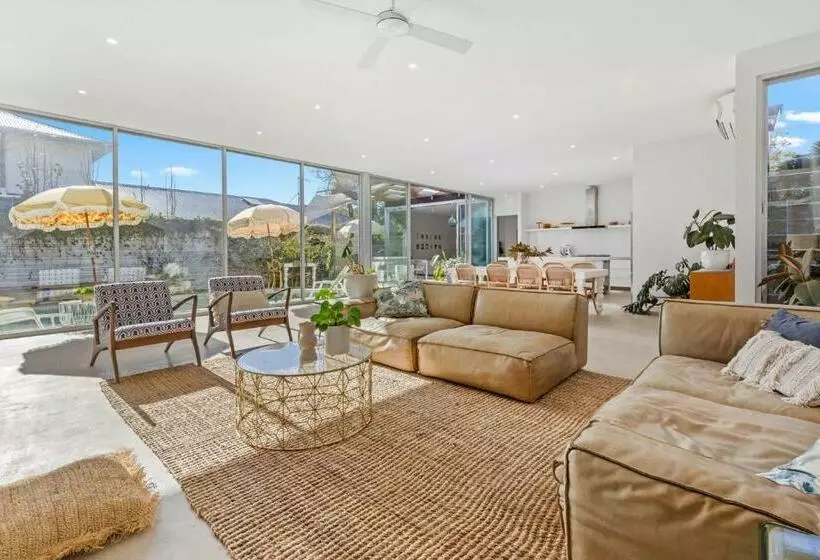 Poolside Paradise Mount Eliza