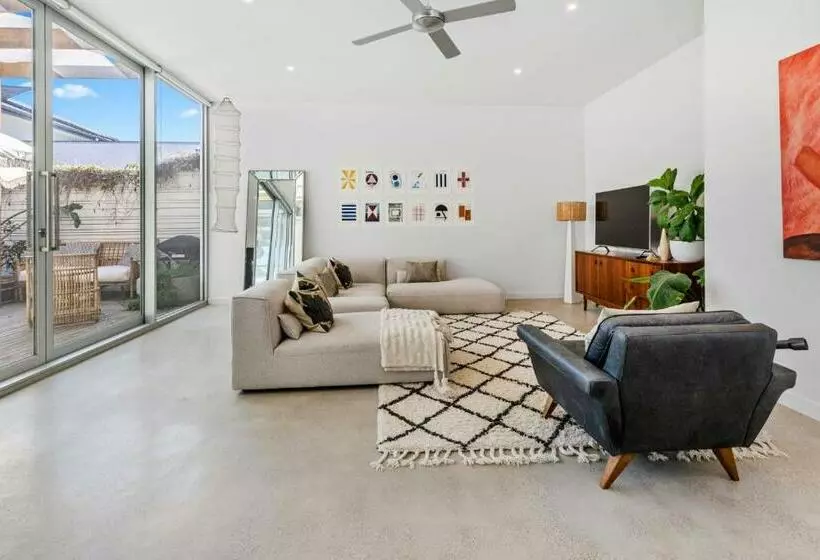 Poolside Paradise Mount Eliza